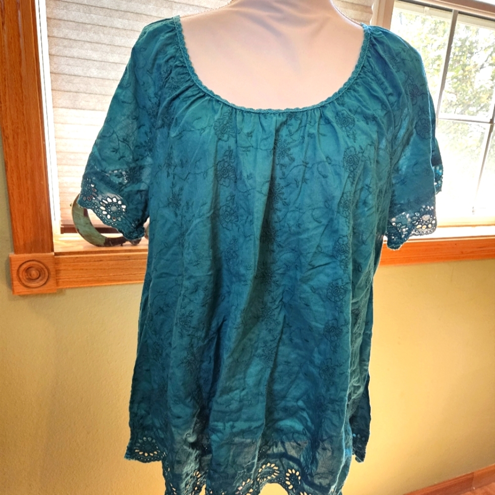 Calvin Klein jeans size xl green top.